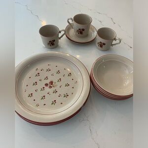 Ranmaru La Provence It’s The Berries VINTAGE 70’s Random Set (A Few Chips).